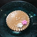 つる幸 - お菓子(唐松煎餅・落雁)