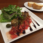 【イベリコ豚 バラ肉のグリエ 赤と黒の2色ソース】