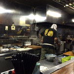 麺工房 隠國 - 厨房と店主