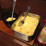 香川 一福 - 卓上の生姜、揚げ玉