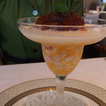 ラトラス - ２０１０年５月 「オマール海老のコンソメジュレとカリフワラーのブルーテ　函館産ウニとキャヴィア添え 」