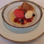 ラトラス - 2010年５月　『紅茶のブラマンジェとショコラブランのクリーム　木イチゴのエスプーマ』