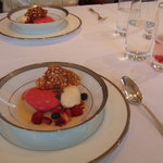 ラトラス - 2010年５月　『紅茶のブラマンジェとショコラブランのクリーム　木イチゴのエスプーマ』