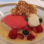 ラトラス - 2010年５月　『紅茶のブラマンジェとショコラブランのクリーム　木イチゴのエスプーマ』