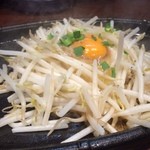 ラーメン番長 銀次郎 - サービスの鉄板もやし〜