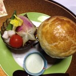 信夫温泉のんびり館 - 夕食・自家製ウィンナーのパイ包み