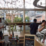 ベッカライ 徳多朗 - 店内イートインスペース