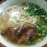 沖縄そば なか屋 - 軟骨ソーキそば(小)450円です。