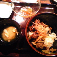 神戸牛炭火焼肉 いく田 代々木 - ランチメニュー　神戸牛たん塩焼きセット　食べている途中で写真撮りました。