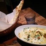 グルガオン - (2015/9/17)そして、ケラーラ地方の海老カレーが運ばれて来ました。マイルドなカレーにプリプリの海老が良く合います。