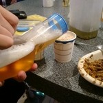 カレーショップ志み津 - 尿瓶ビール＆検尿カップ