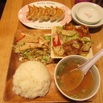 Oosakaoushou - ごちそうキャベツのホイコーロープレート餃子付　1050円