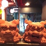 沖縄居酒屋 香の帆 - シーサーがお出迎え。