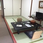 湯の陣 - 客室は比較的ゆったりしています。