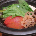 個室会席 北大路 虎ノ門茶寮 - 白な・水菜・角麩・トマト・大根・蓮根・笹がき牛蒡・人参・豆腐　野菜すき焼