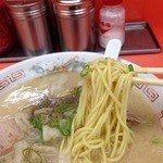 福龍軒 - 麺は中細ストレート