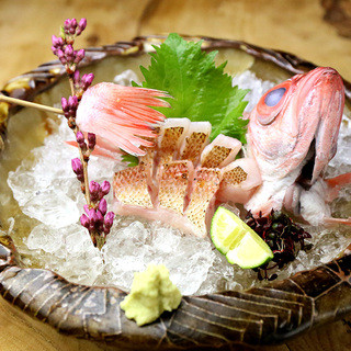 鮮度バツグン！直接契約の魚屋から仕入れた、厳選された鮮魚