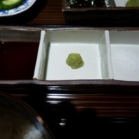 うなぎ料理 澤正 - 白焼きの薬味：一番右は塩