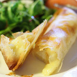 Auberge de la Touques - ポンレベックはチーズでも有名な場所で　ポンレベックチーズが
            入っているお料理