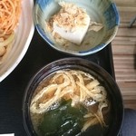 こなもんや - 味噌汁&小鉢の冷奴