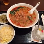 中華苑 - 担々麺 半チャーハン付き600円(税込)