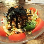Sumibiyaki Tori Tawamureya - トマトとじゃこのサラダ