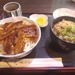 そば処 とう庵 - 豚丼(そば､漬物付き)