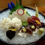 Nihonryouri Hanakawa - 鮃、鱧、鮪、秋刀魚炙り　つるむらの花も綺麗♪
