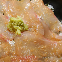 黒尊 - 白身魚ゴマだれ丼