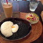 茶ノ木カフェ - 黒カレーとヘーゼルナッツチャイ