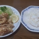 桂林 - これの他に味噌汁椀にミニラーメンが付きます。。。唐揚げ定食。。。