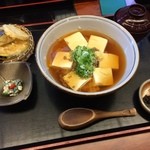 清水 順正 おかべ家 - 美山鶏そぼろのとうふ丼1540円