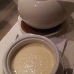 Tsui Hang Village Restaurant  - たぶんミルクプリンとジャスミンティー