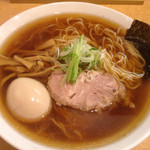 仙臺 自家製麺 こいけ屋 - 醤油ラーメン680円➕大盛り100円
      煮卵サービスっす^o^