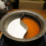 Shabushabuonyasai - 有機大豆の豆乳だしと四川風旨辛火鍋だし