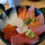 海鮮処 海門 - 五福海鮮丼並(大盛とあんまり変わらないかも？)【料理】 