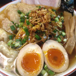長町ラーメン - ワンタン麺煮卵赤ネギにサービス中盛
      大満足のマストラーメン
      愛だわ〜（笑）