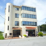 ヘリオス酒造 - こちらが工場見学受付の売店です