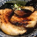 焼豚食道 - 焦がし醤油ラーメン＋焼豚1枚