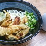 麺cafe ぱくぱく - 「とり天ぶっかけ」（600円）。揚げたての鶏天は間違いないですね。