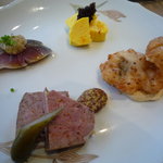【2010.5.5】前菜四種☆鱧のフリット、しめ鯖に焼き茄子のピューレをトッピングしたもの、子羊のパテ、他☆