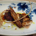 ピアチェーヴォレ - 【2010.5.5】魚料理☆的鯛のポワレ、穴子のソテー、焼きリゾット。穴子の骨煎餅添え♪