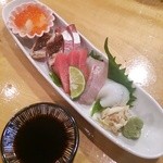 Izakaya Yakumo - お造り、いくらおろし、イサキ、カンパチ、中トロ、鯛、紋甲イカ