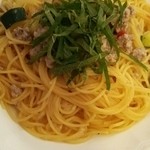 ペッシェヴィーノ - 生青唐辛子の入ったオイルベースのパスタ