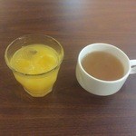Pillar Cafe - スープとドリンクバーのオレンジジュース