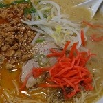 kitamura-men - 「ミンチ味噌ラーメン」（820円）に紅生姜をのせて