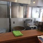 ドン．チードル - 豚骨を煮込んでいる寸胴は、ご主人が頻繁に香りを確認されてました(*^o^*)