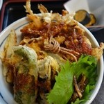 徳八 - （2015/8月）「みそ天丼」には当日はズッキーニの小鉢がつきました。