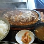 赤とんがらし - ランチのボリューム満点ハンバーグ定食♪