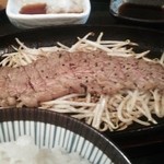 居食や 一本道 - 牛ステーキランチ 500円　ランチの種類が豊富